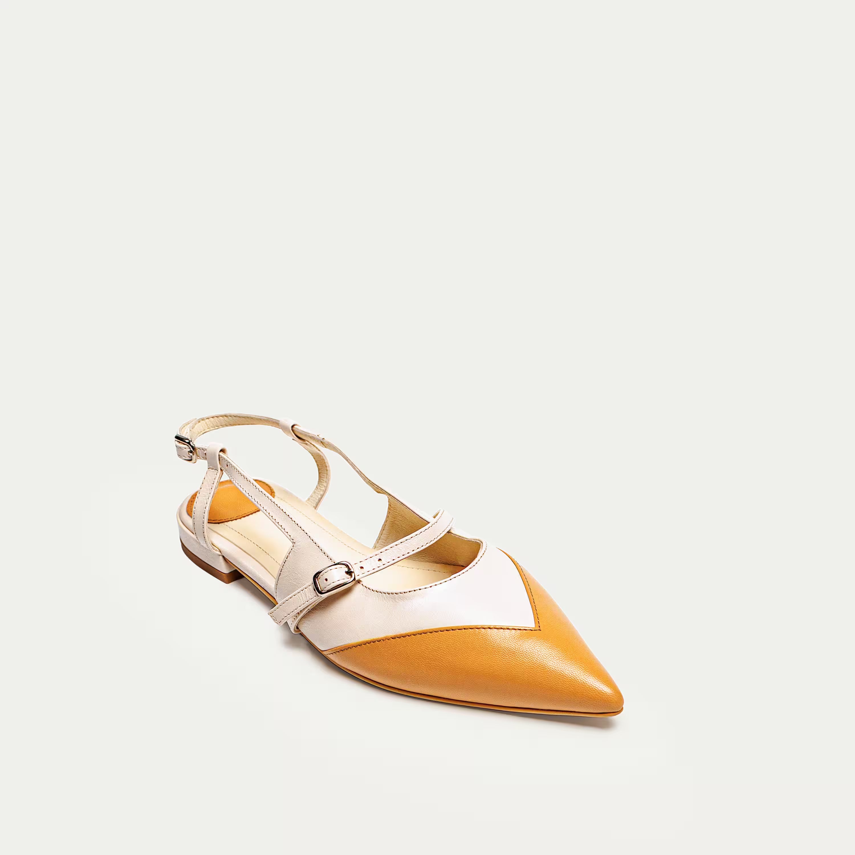 HUHUA Nora leather pumps 3/4 view Apricot