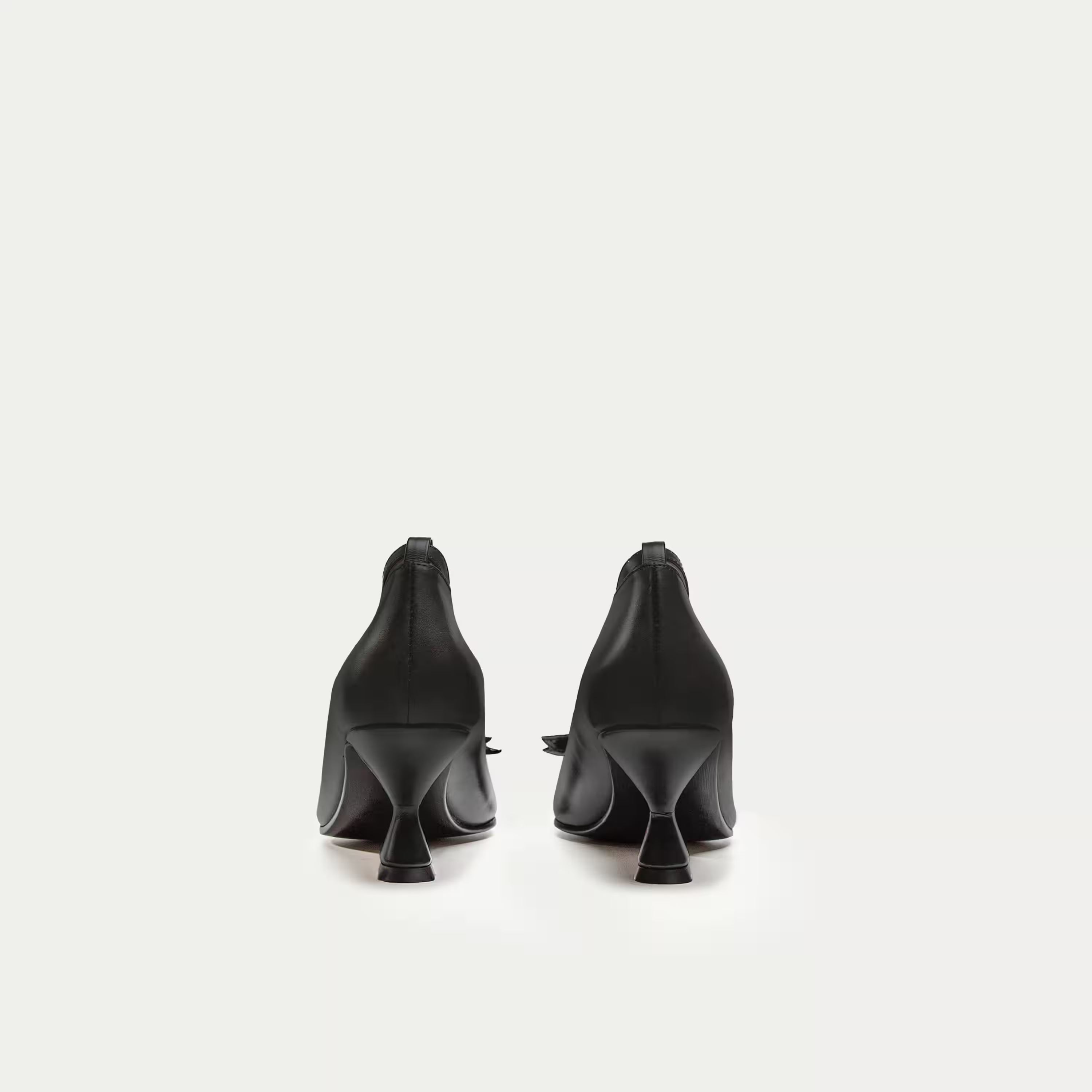 HUHUA Tiea handcrafted women's leather pumps back view Onyx